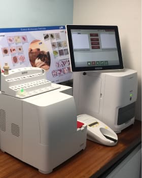 Laboratoriumuitrusting in de kliniek